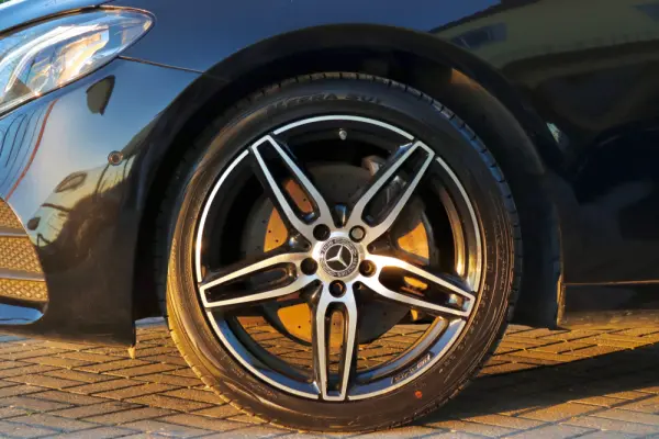Mercedes-Benz E 220 d AMG Line 10