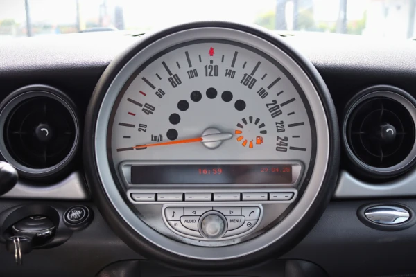 MINI 3 Portas Cooper D 19