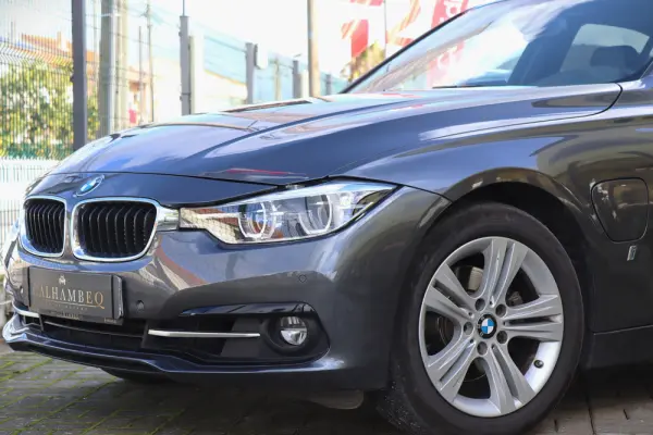 BMW 330 e iPerformance Pack M 12