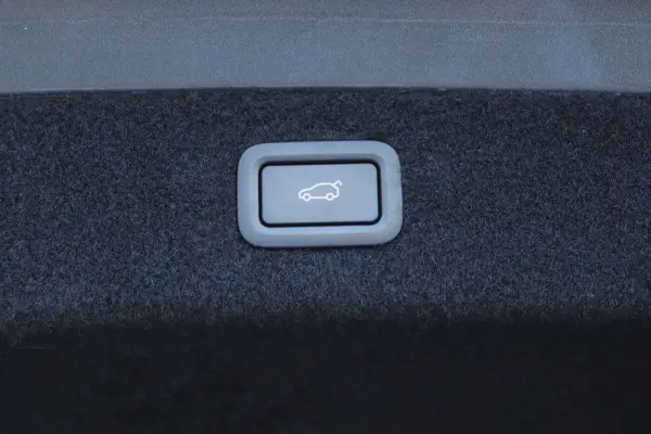 Xpeng P7i 86.2 kWh Long Range 11