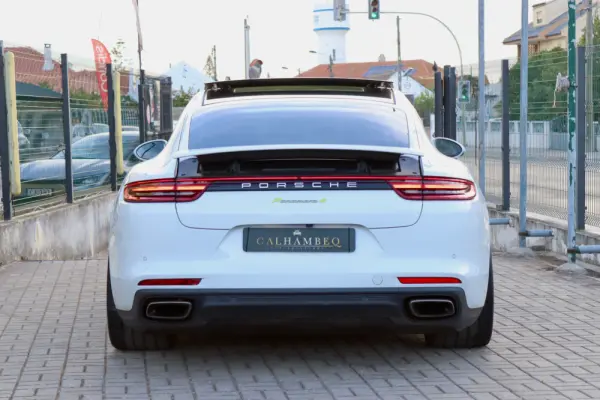 Porsche Panamera 4 E-Hybrid 9