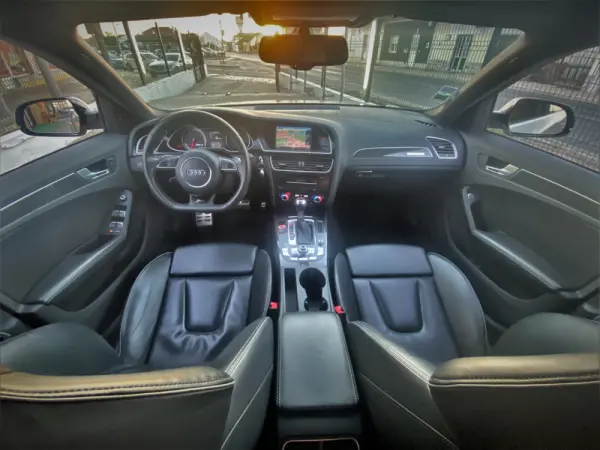 Audi RS4 Avant 4.2 FSi quattro S tronic 4