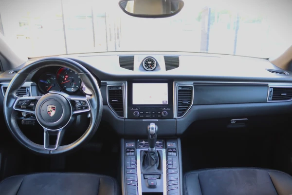 Porsche Macan 2.0 PDK Standard 4