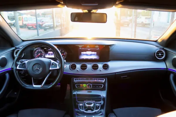 Mercedes-Benz E 220 d AMG Line 4