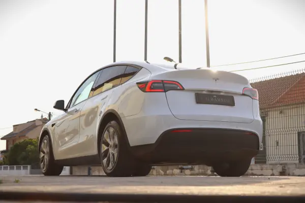 Tesla Model Y Standard 8
