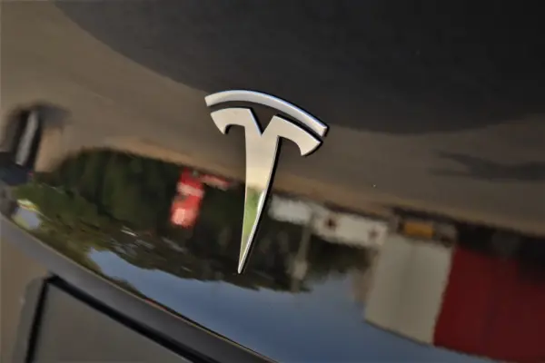 Tesla Model 3 Standard Range Plus RWD 12