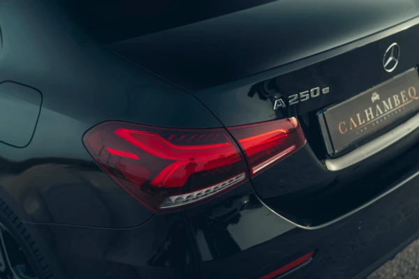 Mercedes-Benz A 250 Limousine e AMG Line 10