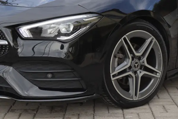 Mercedes-Benz CLA 180 d Shooting Brake AMG Line Aut. 10