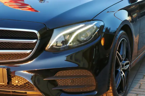 Mercedes-Benz E 220 d AMG Line 11