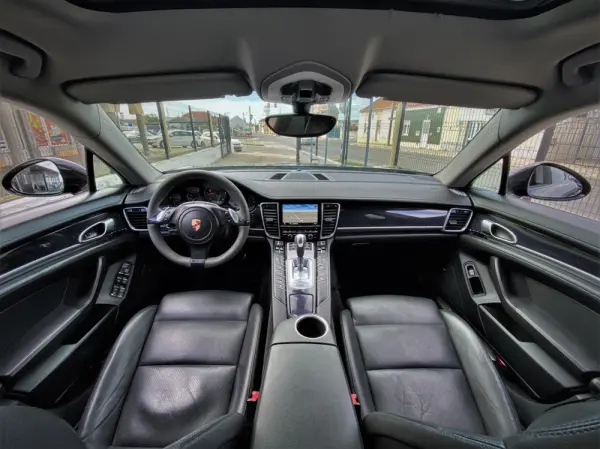 Porsche Panamera 4