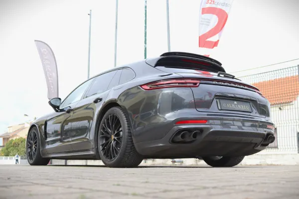 Porsche Panamera Sport Turismo 4 E-Hybrid 12