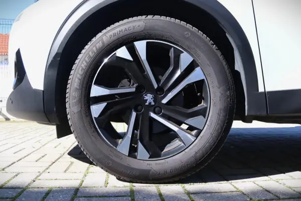 Peugeot 2008 1.5 BlueHDi Allure EAT8 4