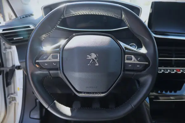 Peugeot 2008 1.5 BlueHDi Allure EAT8 5