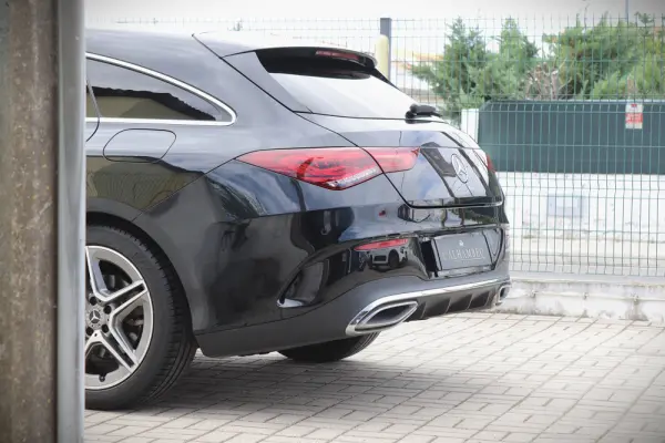 Mercedes-Benz CLA 180 d Shooting Brake AMG Line Aut. 11