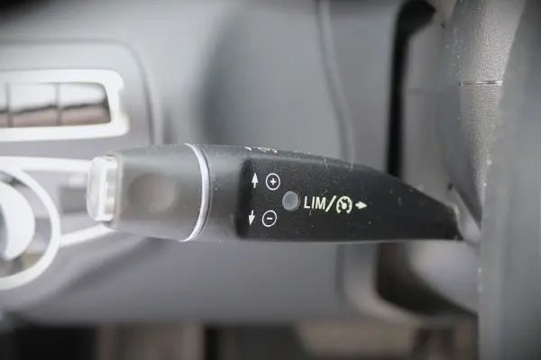 Mercedes-Benz C 350 e 11