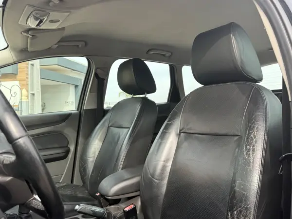 Ford Focus SW 1.6 TDCi Ghia 8
