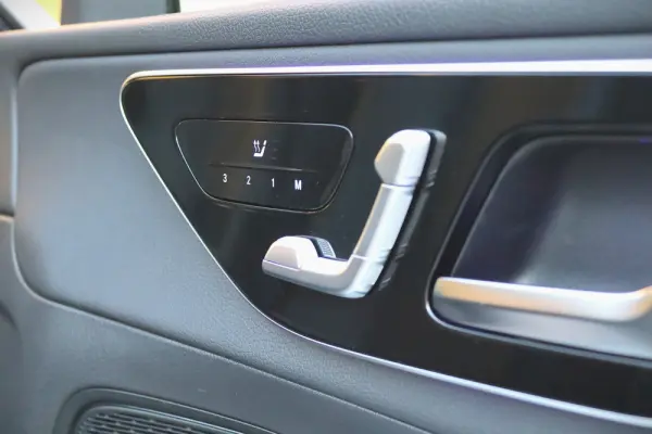 Mercedes-Benz GLC 300 e 4Matic 9G-TRONIC Avantgarde Advanced 40