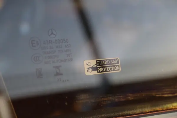 Mercedes-Benz GLC 300 e 4Matic 9G-TRONIC Avantgarde Advanced 38