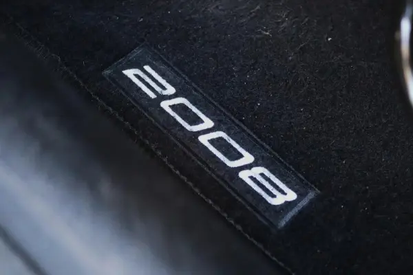 Peugeot 2008 1.5 BlueHDi Allure EAT8 14