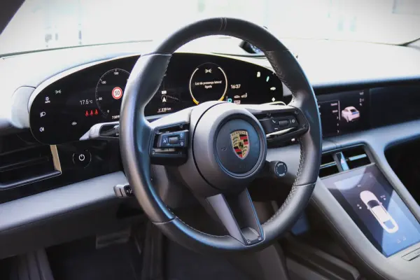 Porsche Taycan 4S 26