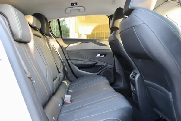 Peugeot 308 1.2 PureTech Allure Pack 26