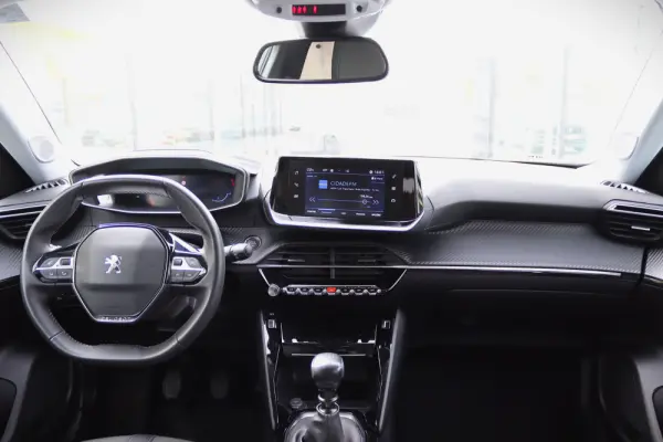 Peugeot 2008 1.2 PureTech Allure 21