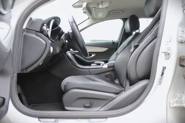 Mercedes-Benz C 350 e 9