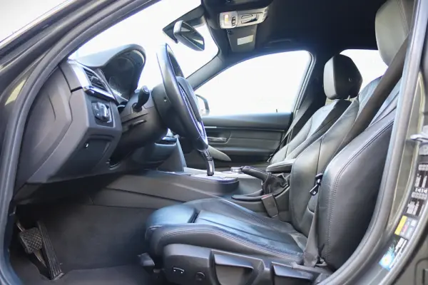 BMW 330 e iPerformance Pack M 18