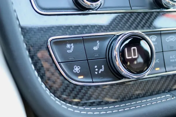 Bentley Bentayga V8 S Black Edition 36