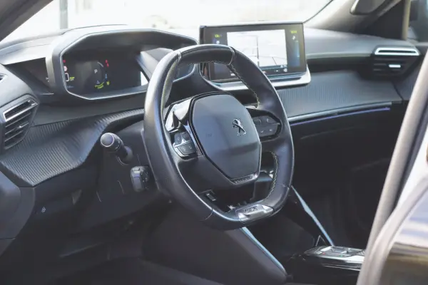 Peugeot e-2008 50 kWh GT 13