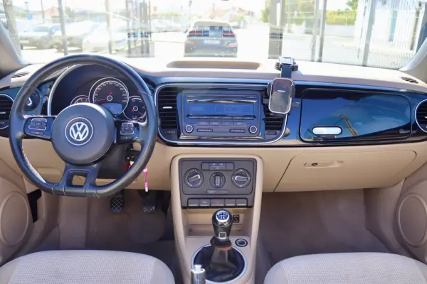 Volkswagen New Beetle Cabriolet 1.6 TDi Design 8