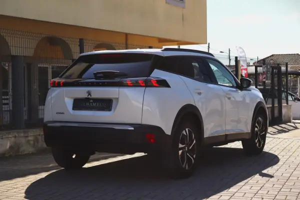 Peugeot 2008 1.5 BlueHDi Allure EAT8 3