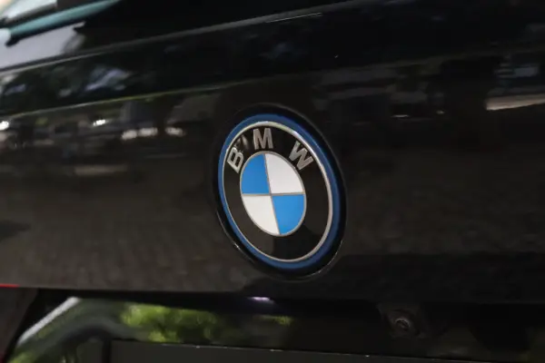 BMW 320 e Corporate Edition Auto 8