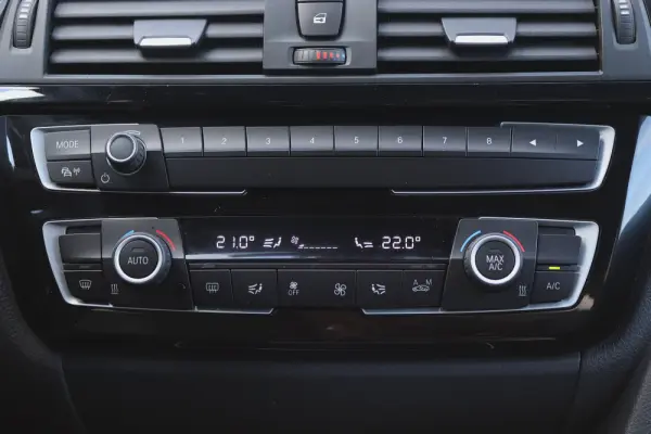 BMW 330 e iPerformance Pack M 24