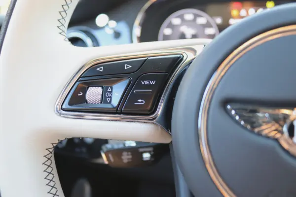 Bentley Bentayga V8 S Black Edition 30