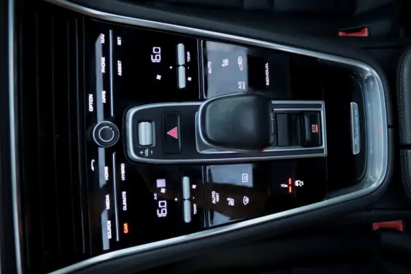 Porsche Panamera 4 E-Hybrid 29