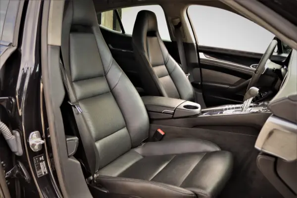 Porsche Panamera 24