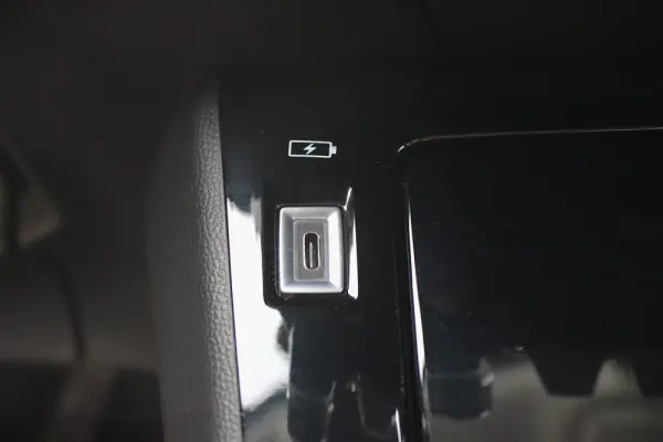 Peugeot 2008 1.2 PureTech Allure 13