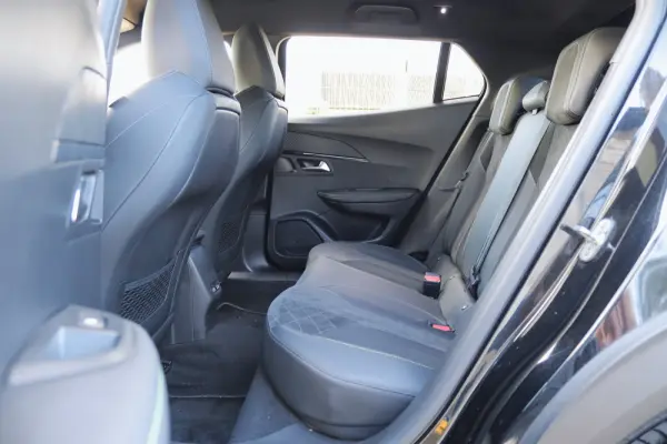 Peugeot e-2008 50 kWh GT 17