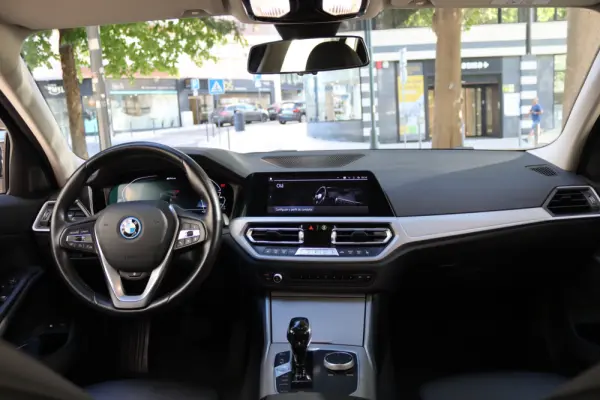 BMW 320 e Corporate Edition Auto 4