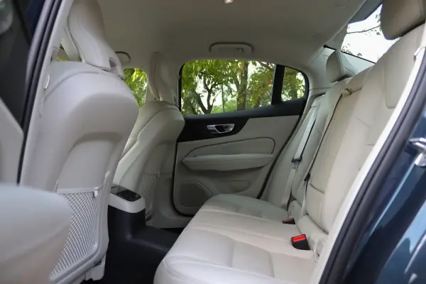 Volvo S60 2.0 T8 PHEV Plus Bright AWD 36