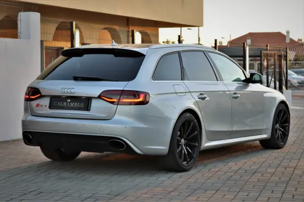 Audi RS4 Avant 4.2 FSi quattro S tronic 3