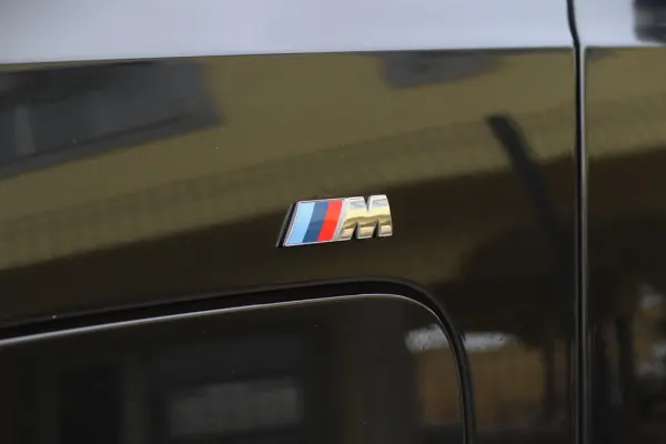 BMW 320 e Touring Pack M Auto 9