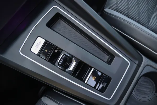 Volkswagen Golf 1.5 eTSI R-Line DSG 24