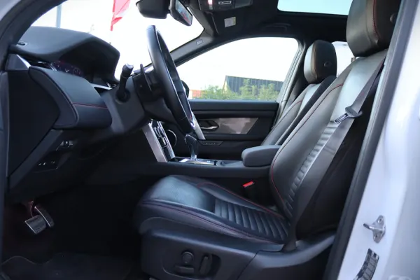 Land Rover Discovery Sport 1.5 I3 P300e AWD Dynamic SE 23