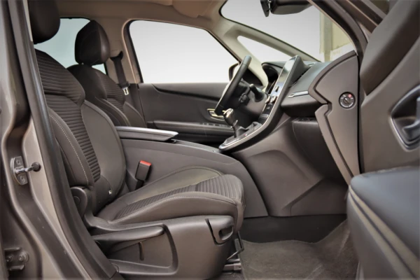 Renault Grand Scénic 1.5 dCi Dynamique S 7L 15