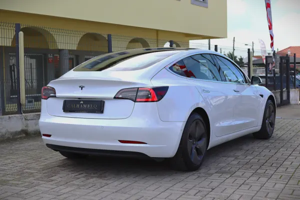 Tesla Model 3 Standard Range Plus RWD 3