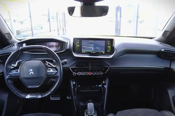 Peugeot 2008 1.2 PureTech GT EAT8 4