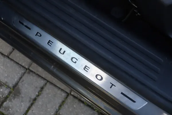 Peugeot 2008 1.2 PureTech GT EAT8 16