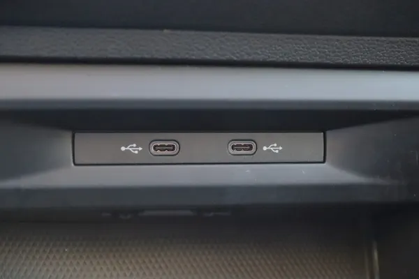 Volkswagen Golf 1.5 eTSI R-Line DSG 23